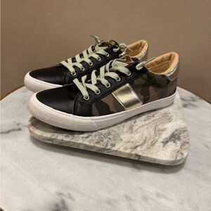 Vintage Havana Dina Faux Leather Camo Sneaker